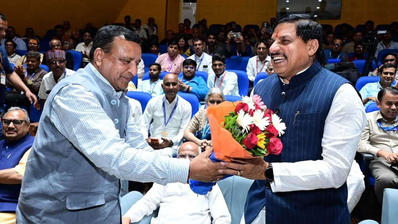 अंतरिक्ष उपलब्धियां और सफलताएँ देश की वैज्ञानिक क्षमता और आत्मनिर्भरता का प्रतीक हैं...