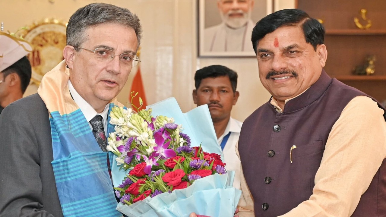 मध्यप्रदेश उद्यमियों के साथ कदम से कदम मिलाकर चलने को तैयार है।